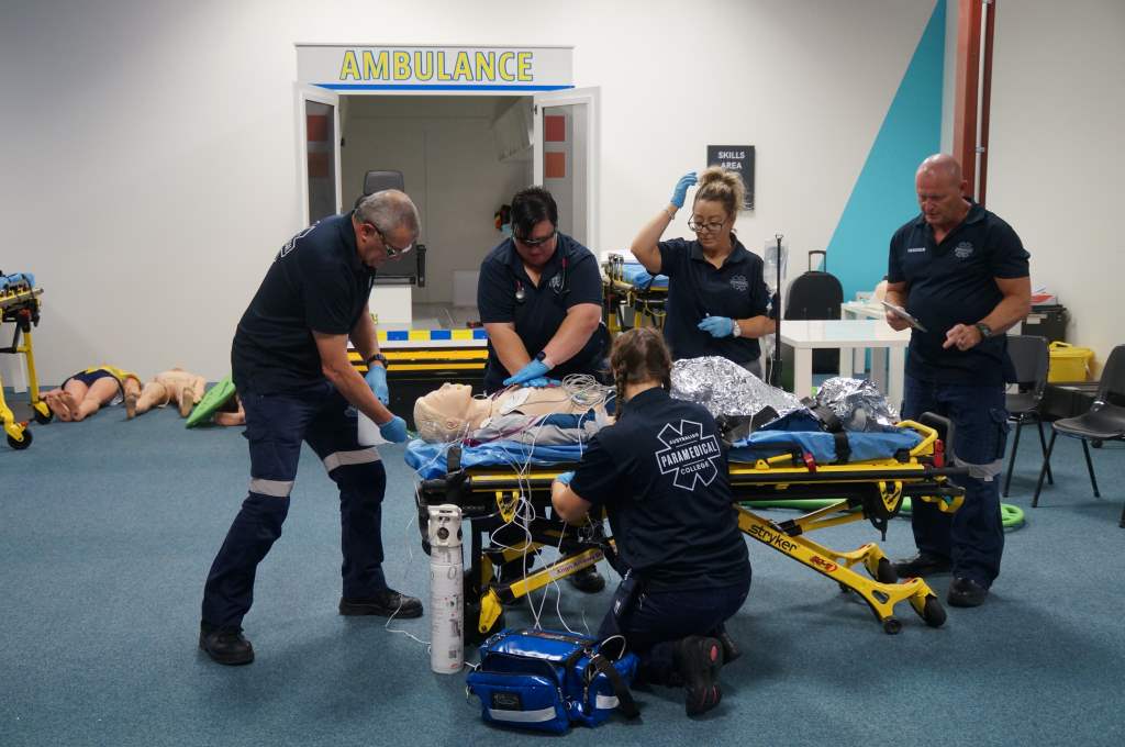 Paramedical Training Workshop. Gold Coast. Paramedic trainers demonstration CPR apcollege.edu.au